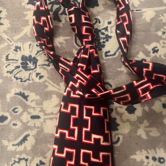 Authentic Armani Tie 3.5 inches across. Made in Italy in forever Armani style. - Picture 3 of 5